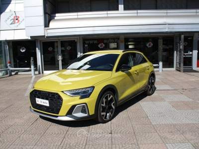 Audi A3 allstreet 40 TFSI e S tronic Identity Contrast Giallo usata Nova Milanese