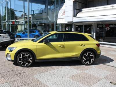 Audi A3 allstreet 40 TFSI e S tronic Identity Contrast Giallo usata Nova Milanese