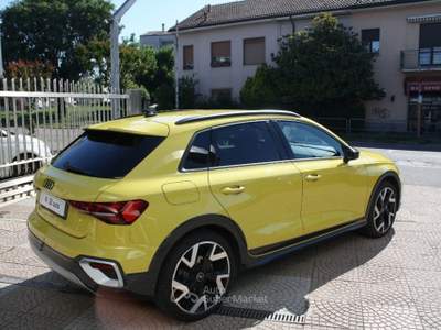 Audi A3 allstreet 40 TFSI e S tronic Identity Contrast Giallo usata Nova Milanese