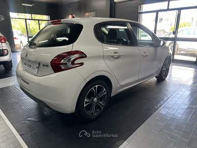 Peugeot 208 1.2 Vti 5 P Adatta a neo Patentati Bianco usata Santa Maria a Monte