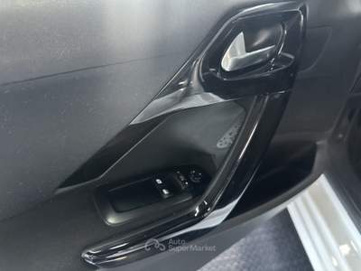 Peugeot 208 1.2 Vti 5 P Adatta a neo Patentati Bianco usata Santa Maria a Monte