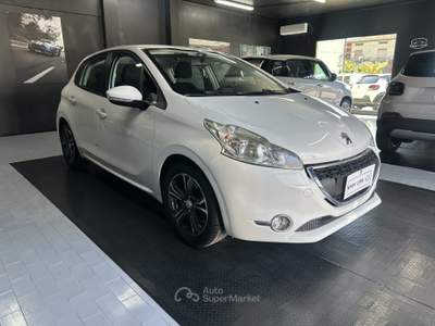 Peugeot 208 1.2 Vti 5 P Adatta a neo Patentati Bianco usata Santa Maria a Monte