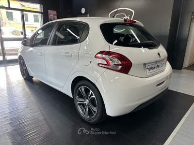 Peugeot 208 1.2 Vti 5 P Adatta a neo Patentati Bianco usata Santa Maria a Monte