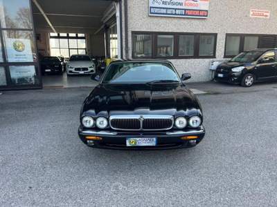Jaguar XJ 4.0 cat ExecutiveV8 Nero usata Bologna