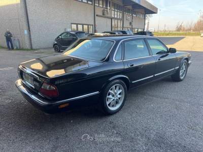 Jaguar XJ 4.0 cat ExecutiveV8 Nero usata Bologna