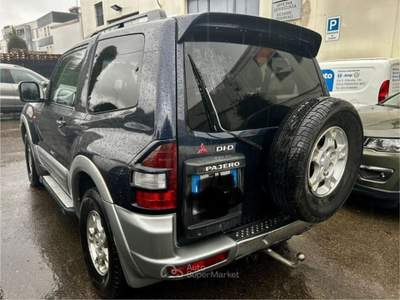 Mitsubishi Pajero 3.2 16V DI-D 3p. GLS Blu/Azzurro usata Bologna