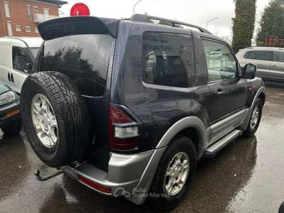 Mitsubishi Pajero 3.2 16V DI-D 3p. GLS Blu/Azzurro usata Bologna