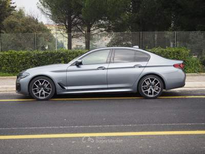 BMW Serie 5 520d d 48V xDrive Msport 190cv Grigio usata Bari