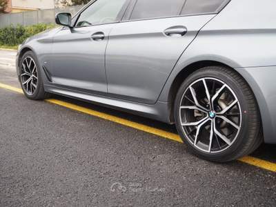 BMW Serie 5 520d d 48V xDrive Msport 190cv Grigio usata Bari