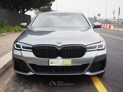 BMW Serie 5 520d d 48V xDrive Msport 190cv Grigio usata Bari