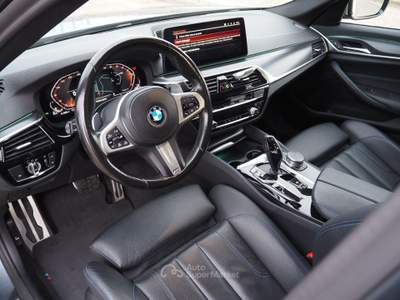 BMW Serie 5 520d d 48V xDrive Msport 190cv Grigio usata Bari