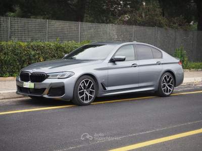 BMW Serie 5 520d d 48V xDrive Msport 190cv Grigio usata Bari