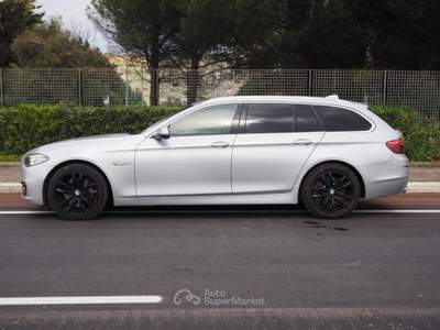 BMW Serie 5 525d d xDrive Touring Luxury Argento usata Bari