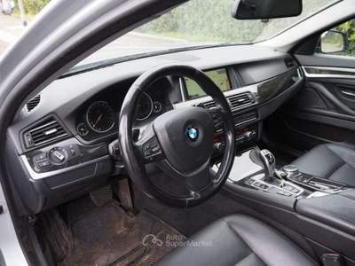 BMW Serie 5 525d d xDrive Touring Luxury Argento usata Bari