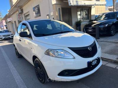 Lancia Ypsilon 1.2 69 CV *Black Edition* Bianco usata San Michele Salentino