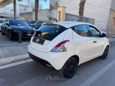 Lancia Ypsilon 1.2 69 CV *Black Edition* Bianco usata San Michele Salentino
