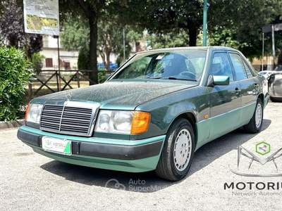 Mercedes-Benz Classe E 2.0 122 CV Manuale Verde usata Pomigliano d'Arco