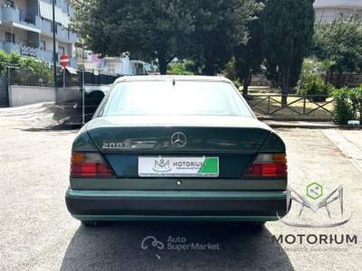 Mercedes-Benz Classe E 2.0 122 CV Manuale Verde usata Pomigliano d'Arco