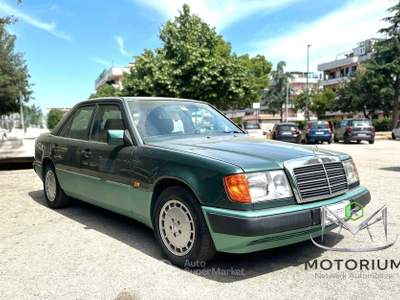 Mercedes-Benz Classe E 2.0 122 CV Manuale Verde usata Pomigliano d'Arco