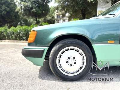 Mercedes-Benz Classe E 2.0 122 CV Manuale Verde usata Pomigliano d'Arco