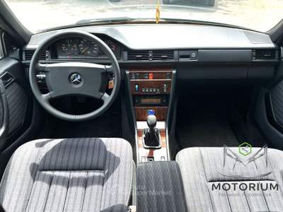Mercedes-Benz Classe E 2.0 122 CV Manuale Verde usata Pomigliano d'Arco