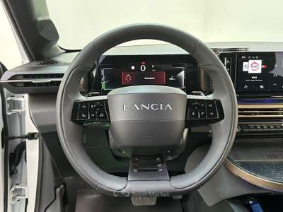 Lancia Ypsilon 1.2 mhev LX 110cv e-dct AMBIENTE|360|ACC|CARPLAY|17' usata Como