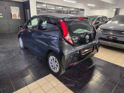 Toyota Aygo Connect 1.0 VVT-i 72 CV 5 porte x-cool Grigio usata Torino