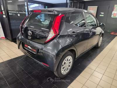 Toyota Aygo Connect 1.0 VVT-i 72 CV 5 porte x-cool Grigio usata Torino