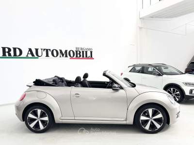 Volkswagen Maggiolino Cabrio 1.2 tsi DSG PADDLE AL VOLANTE CERCHI 18 POLLICI Oro usata Ciserano