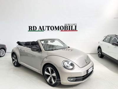 Volkswagen Maggiolino Cabrio 1.2 tsi DSG PADDLE AL VOLANTE CERCHI 18 POLLICI Oro usata Ciserano
