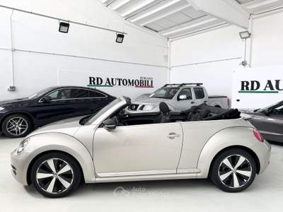 Volkswagen Maggiolino Cabrio 1.2 tsi DSG PADDLE AL VOLANTE CERCHI 18 POLLICI Oro usata Ciserano