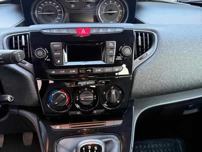 Lancia Ypsilon 1.0 FireFly 5 porte S&S Hybrid Silver Plus Nero usata Venezia