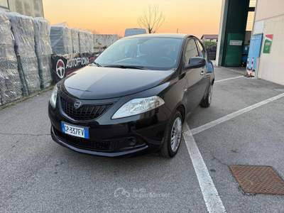 Lancia Ypsilon 1.0 FireFly 5 porte S&S Hybrid Silver Plus Nero usata Venezia