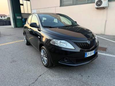 Lancia Ypsilon 1.0 FireFly 5 porte S&S Hybrid Silver Plus Nero usata Venezia