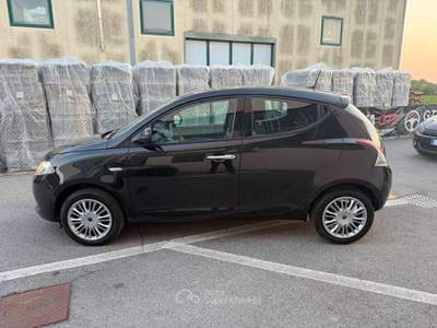 Lancia Ypsilon 1.0 FireFly 5 porte S&S Hybrid Silver Plus Nero usata Venezia