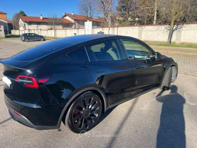 Tesla Model Y Autopilot Avanzato di serie Nero usata Busto Garolfo