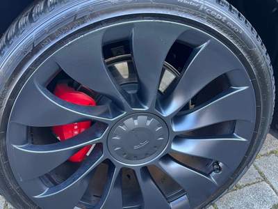 Tesla Model Y Autopilot Avanzato di serie Nero usata Busto Garolfo