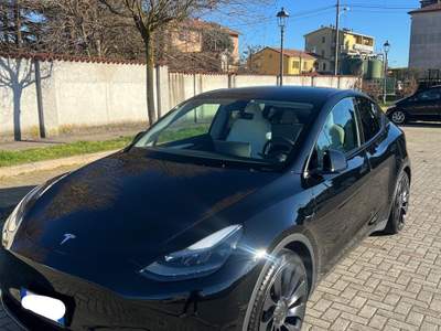 Tesla Model Y Autopilot Avanzato di serie Nero usata Busto Garolfo