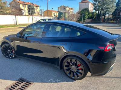 Tesla Model Y Autopilot Avanzato di serie Nero usata Busto Garolfo