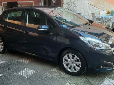 Peugeot 208 Unico Proprietario Non fumatori usata Villa Literno