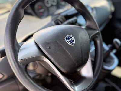 Lancia Ypsilon Unicoproprietario Bianco usata Barletta