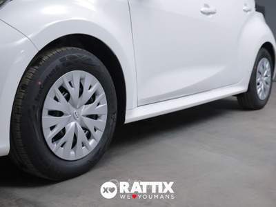 Toyota Yaris yaris 1.5h active Bianco usata Barzago