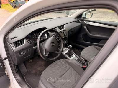 Skoda Octavia CR 110 CV 4x4 Wagon Executiv usata Omegna