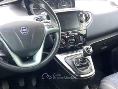 Lancia Ypsilon 1.0 FireFly 5p. S&S Hybrid Gold Nero usata Sant'Anastasia