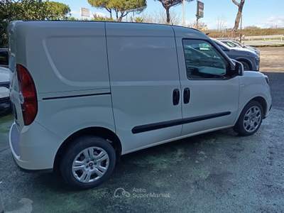Fiat Doblò Doblo Cargo 1.6 Mjet 105CV Lounge 3 Posti Bianco usata Giugliano in Campania