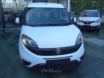 Fiat Doblò Doblo Cargo 1.6 Mjet 105CV Lounge 3 Posti Bianco usata Giugliano in Campania