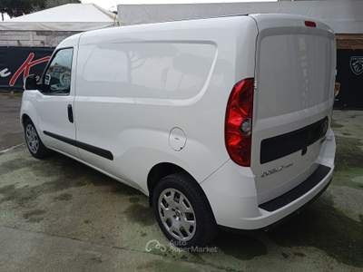 Fiat Doblò Doblo C. Maxi 1.6 Mjet 105CV Lounge 3 Posti Bianco usata Giugliano in Campania