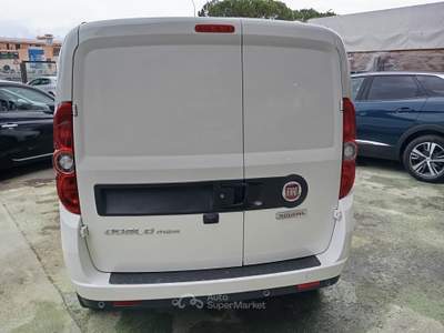 Fiat Doblò Doblo C. Maxi 1.6 Mjet 105CV Lounge 3 Posti Bianco usata Giugliano in Campania