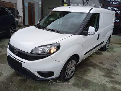 Fiat Doblò Doblo C. Maxi 1.6 Mjet 105CV Lounge 3 Posti Bianco usata Giugliano in Campania