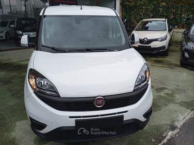 Fiat Doblò Doblo C. Maxi 1.6 Mjet 105CV Lounge 3 Posti Bianco usata Giugliano in Campania